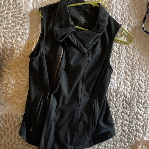 Zobha asymmetrical zippered vest - Picture 7 of 7